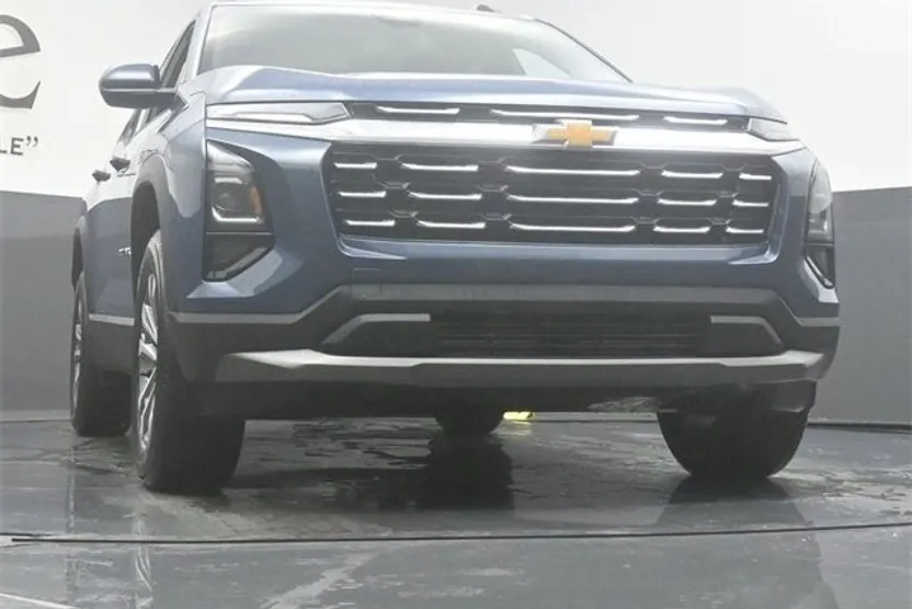 2026 Chevrolet Equinox LT photo 1