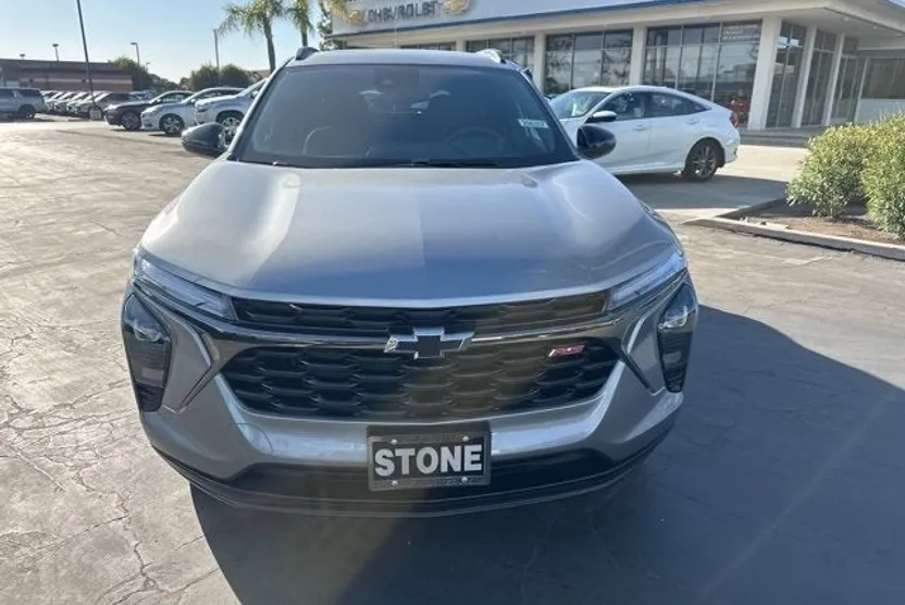 2025 Chevrolet Trax photo 1