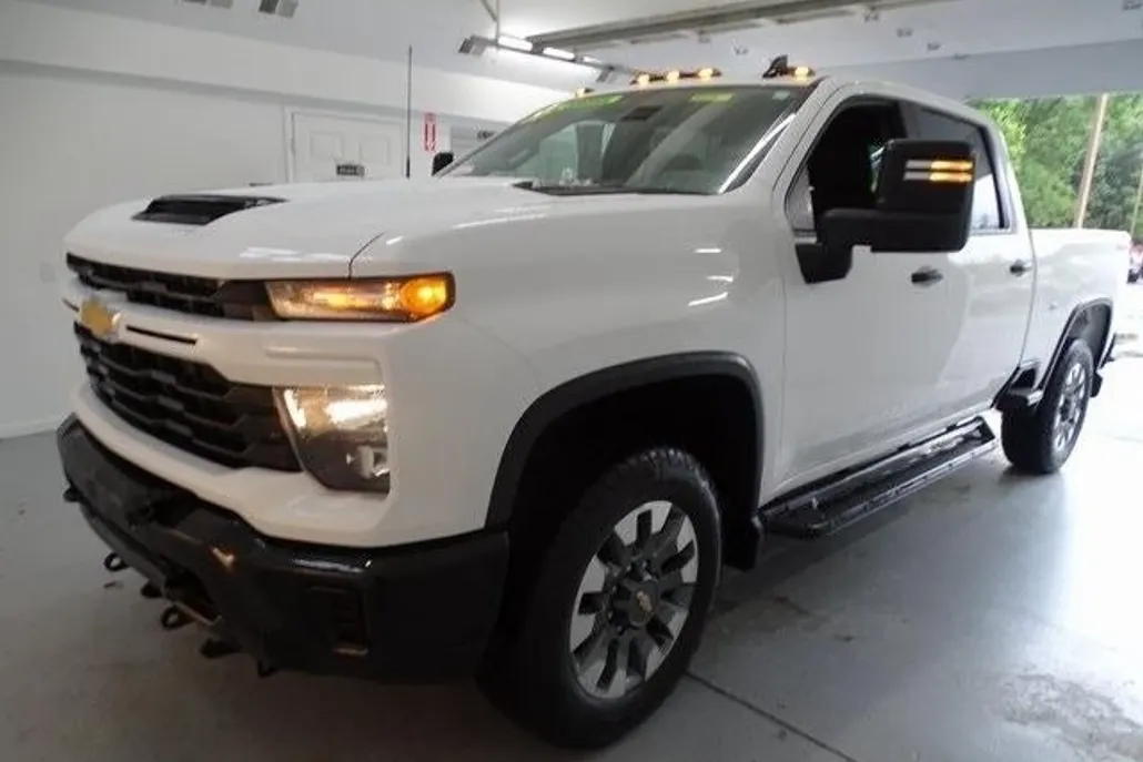 2025 Chevrolet Silverado 2500HD Custom photo 1