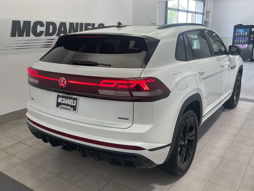 2026 Volkswagen Atlas Cross Sport SEL R-Line photo 1