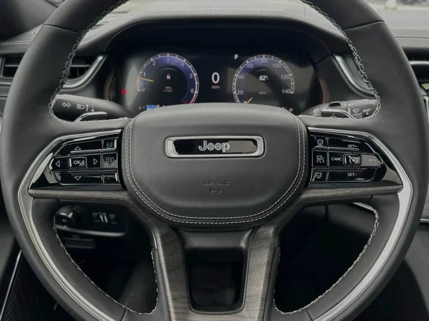 2024 Jeep Grand Cherokee Overland photo 26