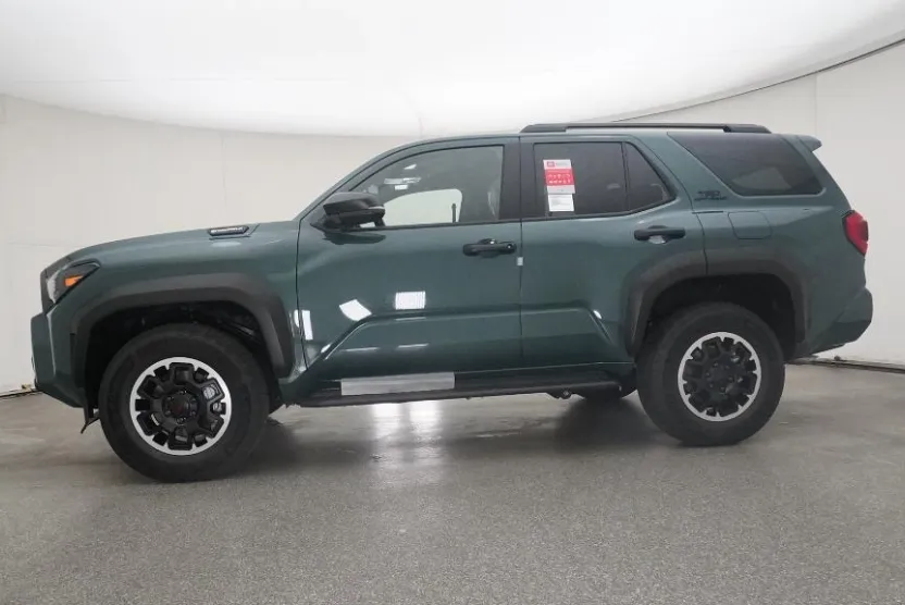 2025 Toyota 4Runner TRD Off-Road photo 1