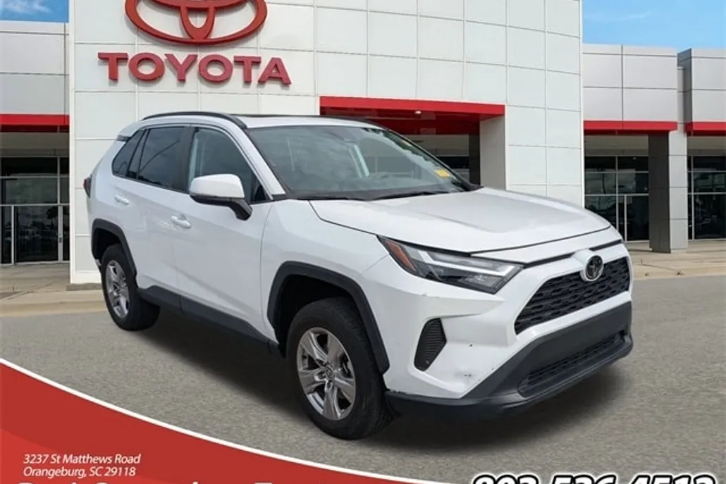 2023 Toyota RAV4 XLE photo 1