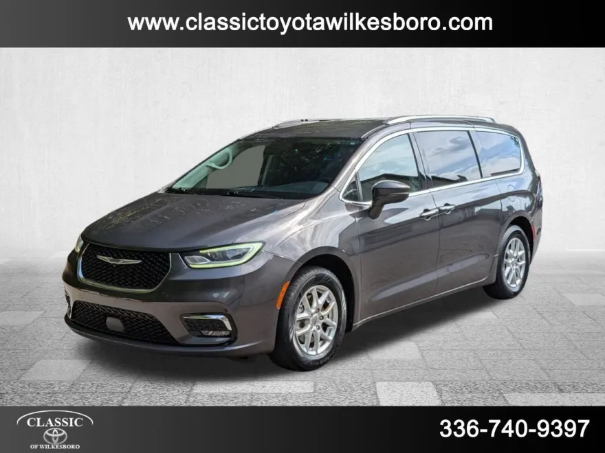 2021 Chrysler Pacifica Touring L photo 1