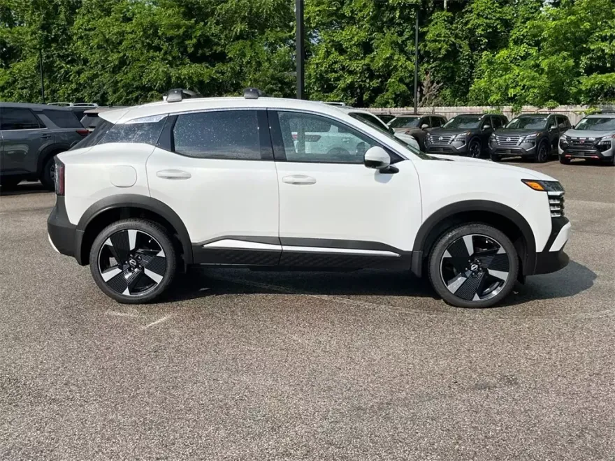 2025 Nissan Kicks SR photo 1