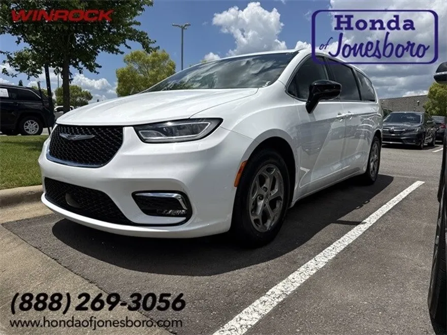 2024 Chrysler Pacifica Limited photo 1
