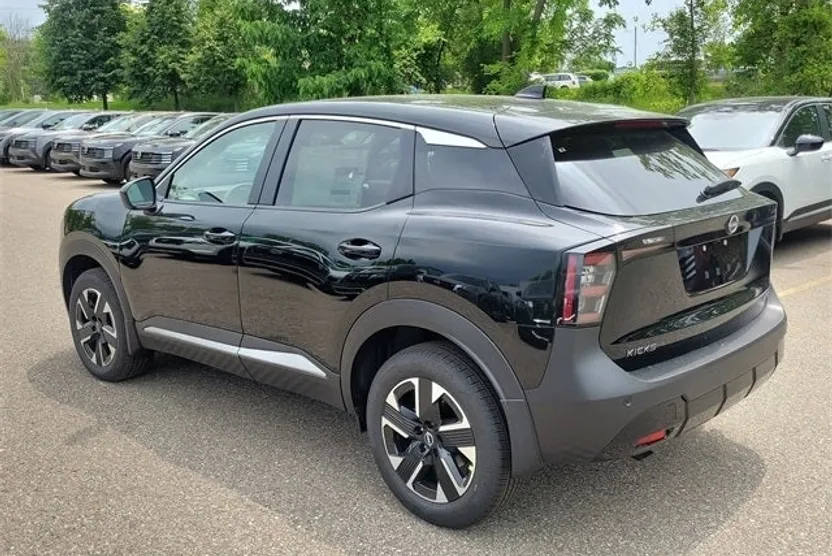 2025 Nissan Kicks SV photo 1
