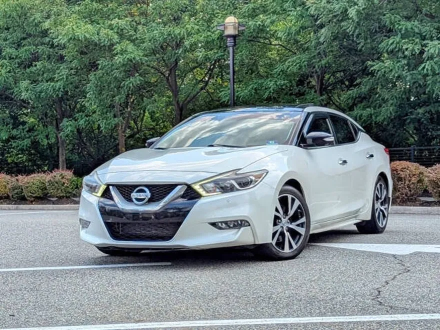2017 Nissan Maxima SL photo 1