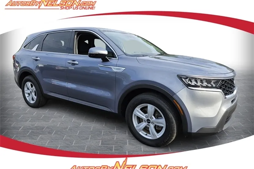 2022 Kia Sorento LX photo 1