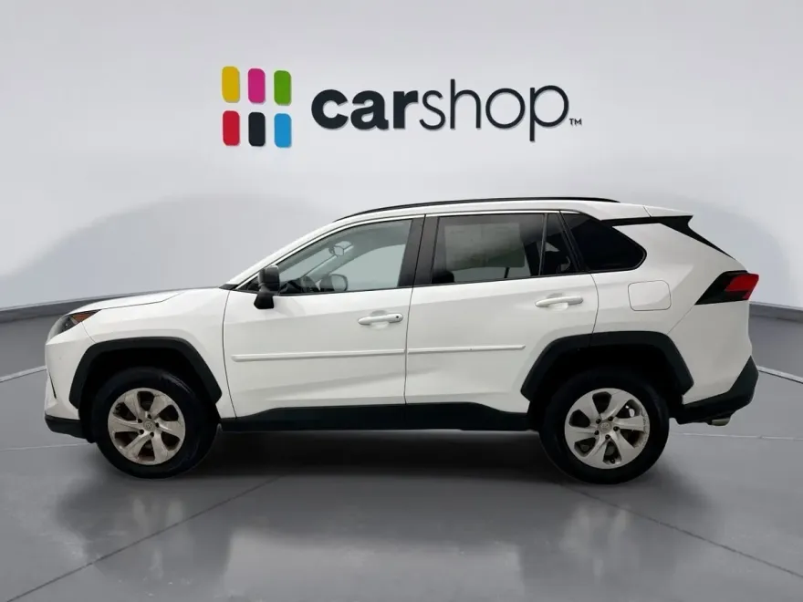 2021 Toyota RAV4 LE photo 1