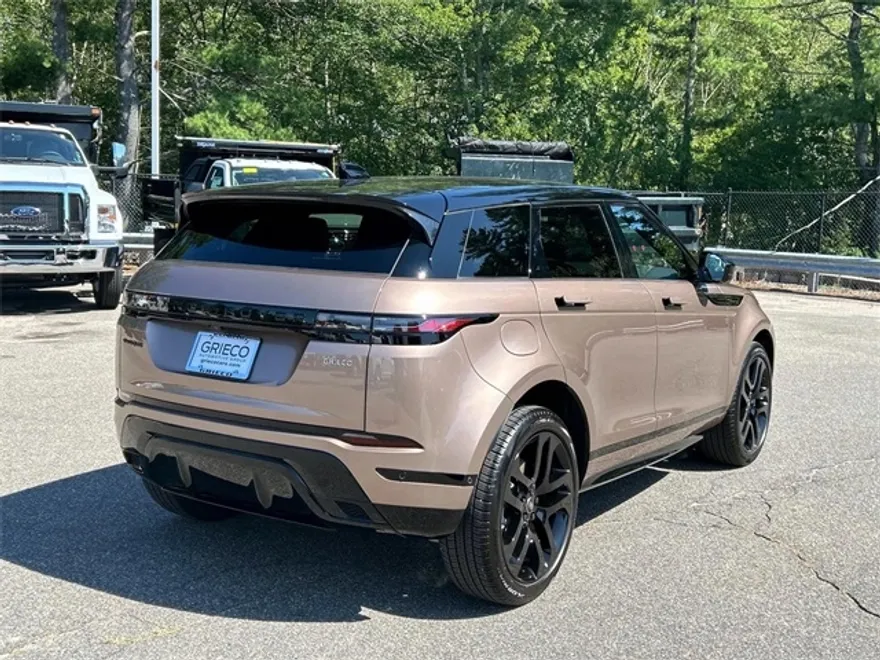 2024 Land Rover Range Rover Evoque Dynamic SE photo 1