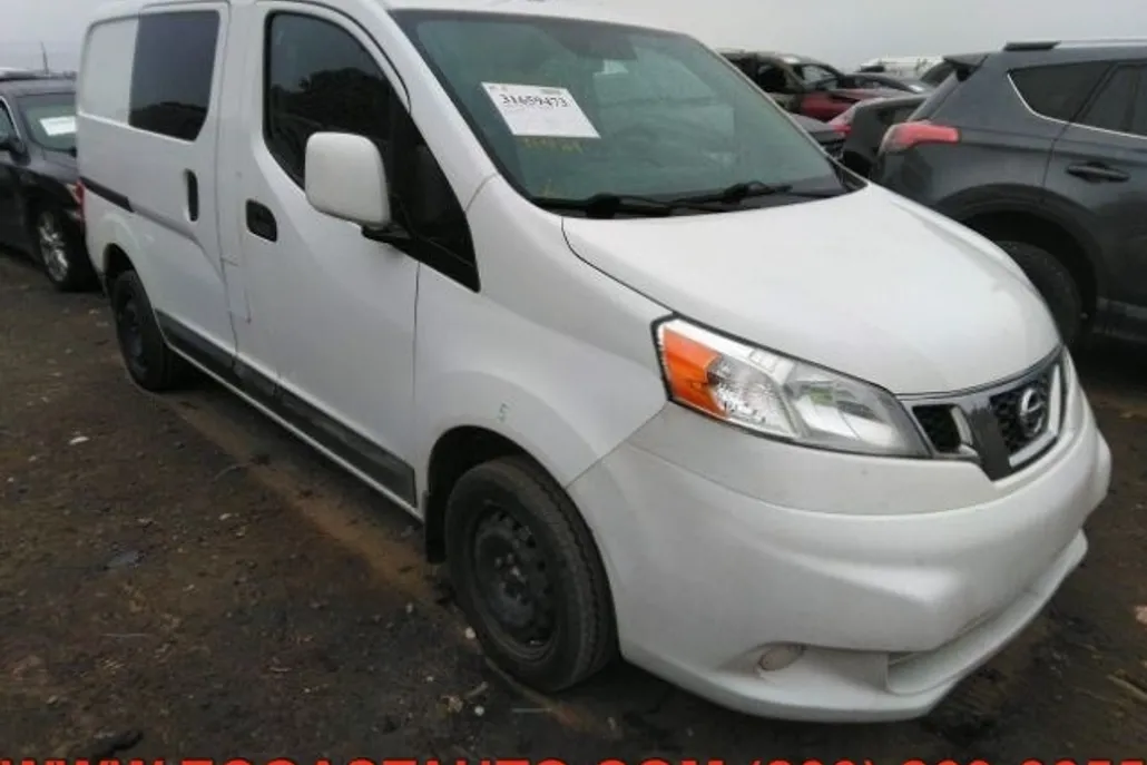 2015 Nissan NV200 SV photo 1