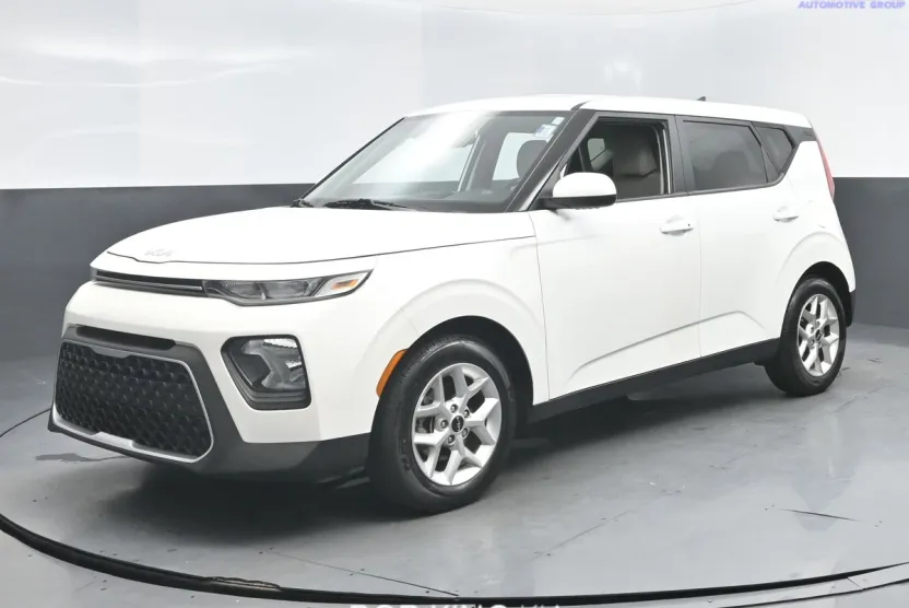 2020 Kia Soul LX photo 1