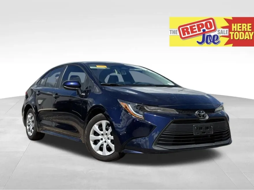 2024 Toyota Corolla LE photo 1