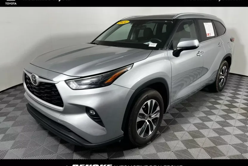 2021 Toyota Highlander Hybrid XLE photo 1