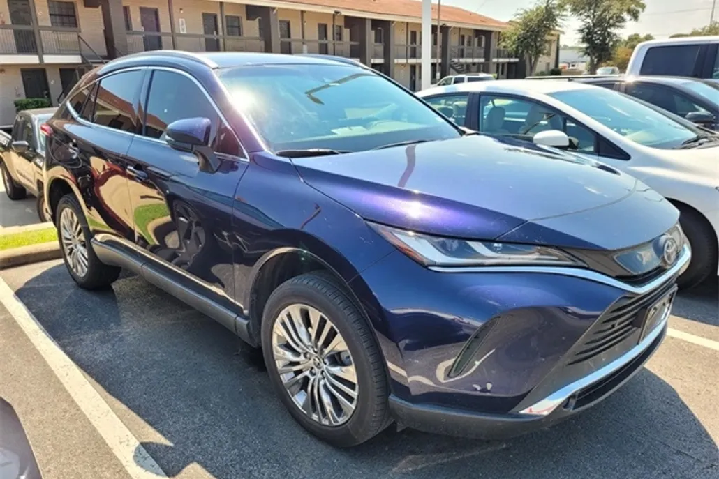 2022 Toyota Venza XLE photo 1