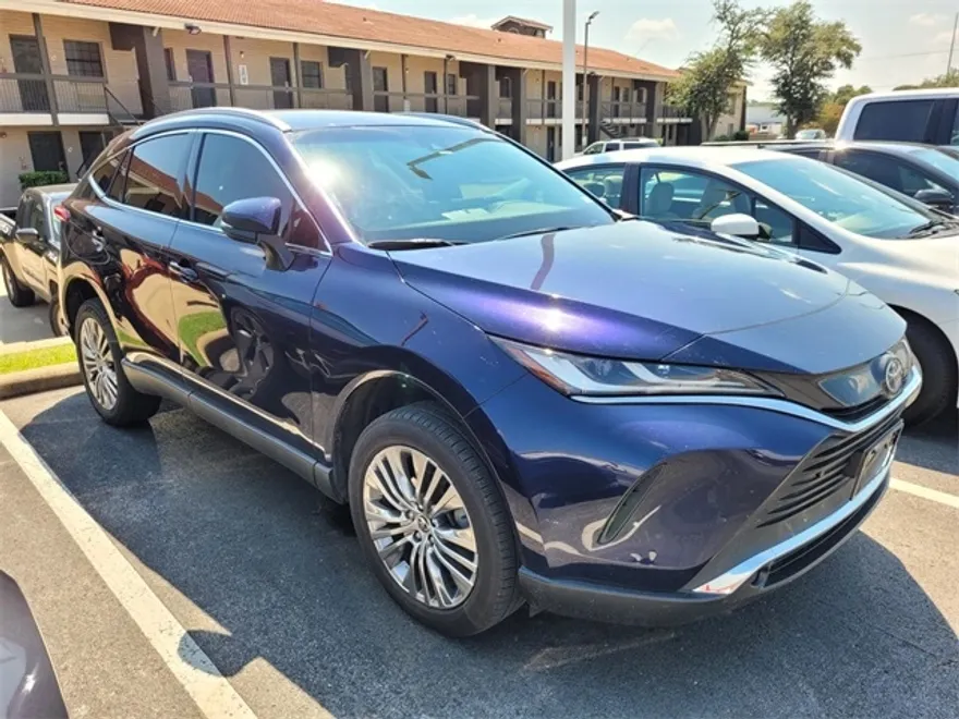 2022 Toyota Venza XLE photo 1