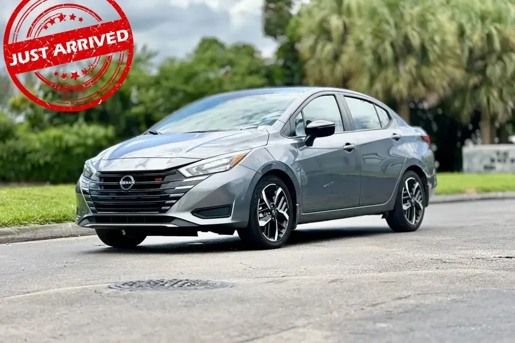 2024 Nissan Versa SR photo 1