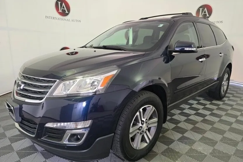 2017 Chevrolet Traverse 2LT photo 1
