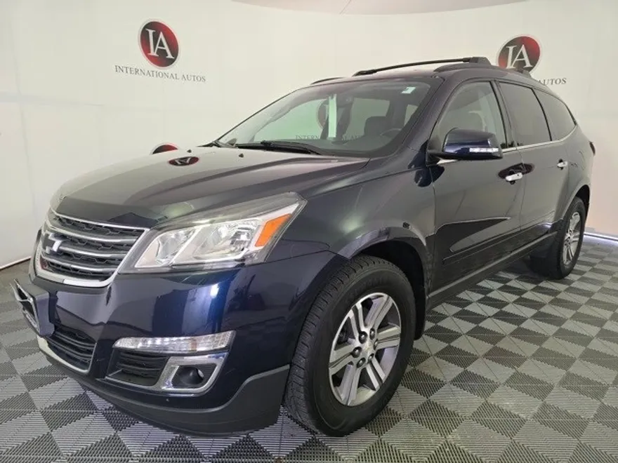 2017 Chevrolet Traverse 2LT photo 1