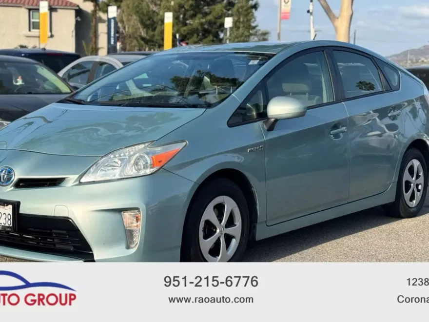 2015 Toyota Prius Two photo 1
