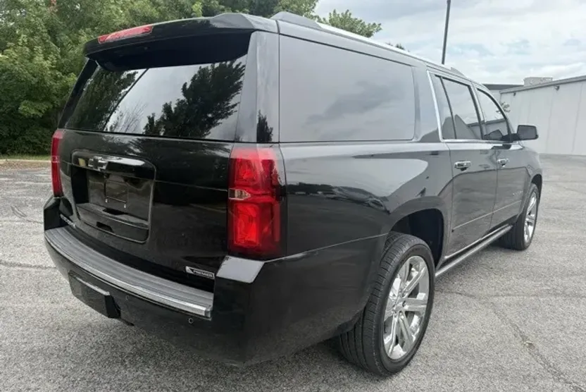 2017 Chevrolet Suburban Premier photo 1