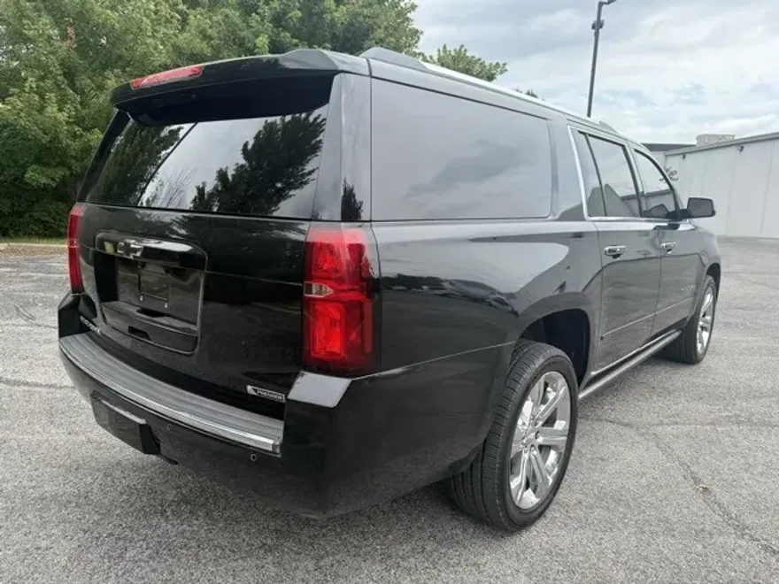 2017 Chevrolet Suburban Premier photo 1