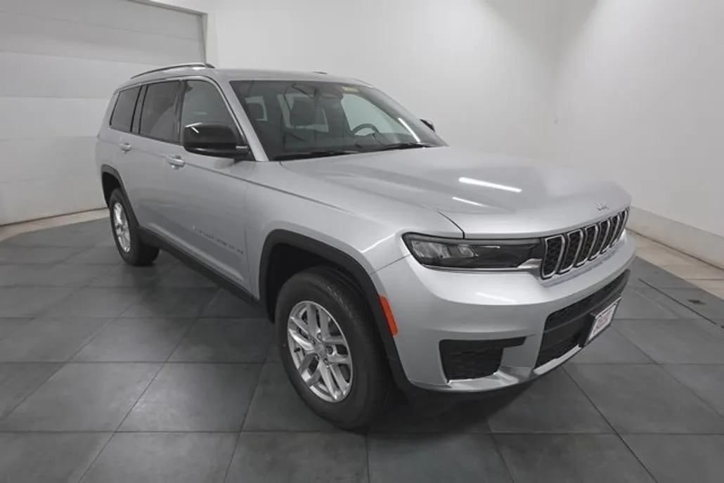 2025 Jeep Grand Cherokee Laredo X photo 1