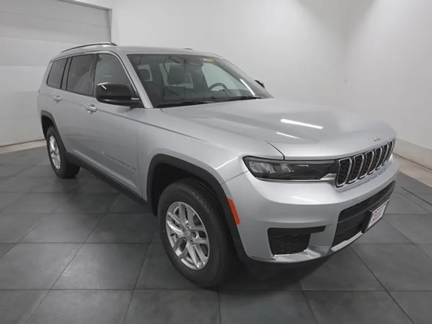 2025 Jeep Grand Cherokee Laredo X photo 1