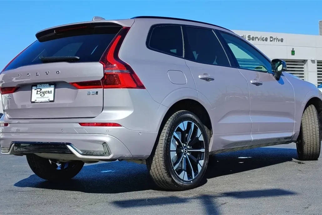 2026 Volvo XC60 B5 Plus photo 1