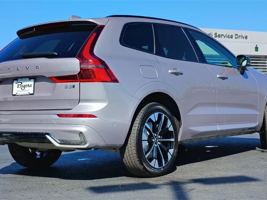 2026 Volvo XC60 B5 Plus photo 1