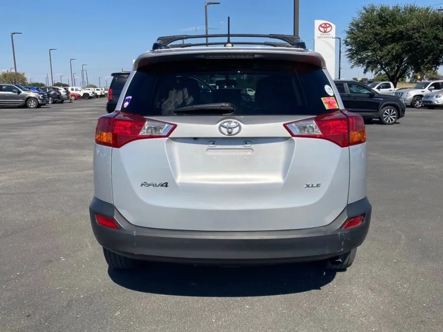2015 Toyota RAV4 XLE photo 1