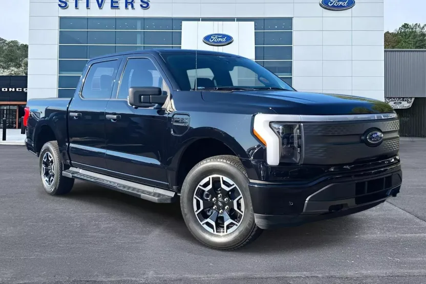 2022 Ford F-150 Lightning XLT photo 1