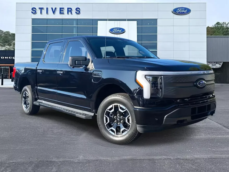 2022 Ford F-150 Lightning XLT photo 1