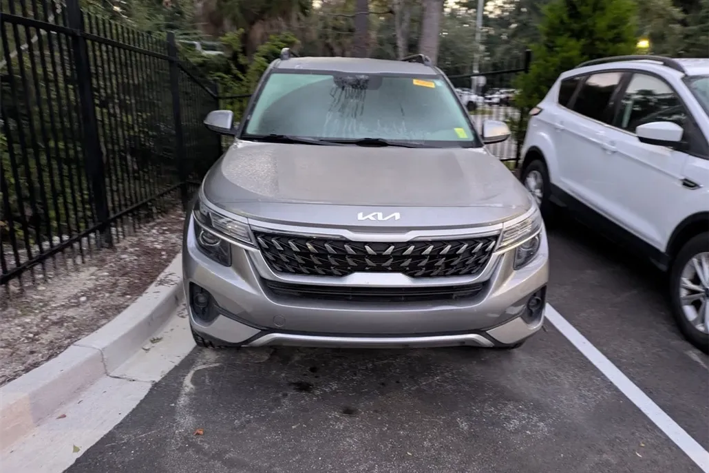 2022 Kia Seltos Nightfall Edition photo 1
