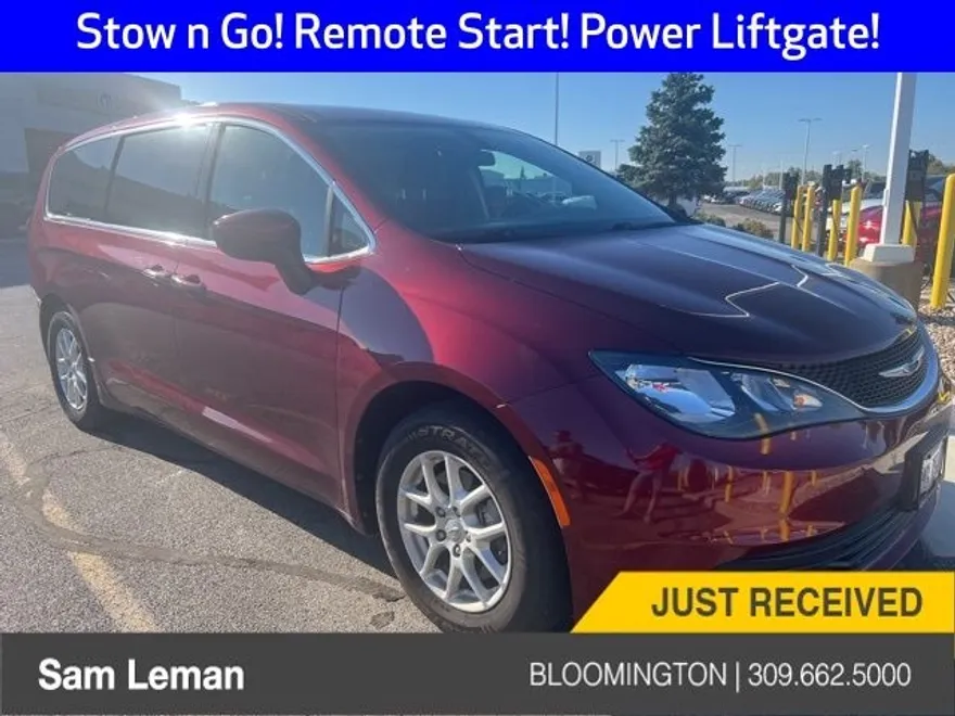 2018 Chrysler Pacifica Touring photo 1