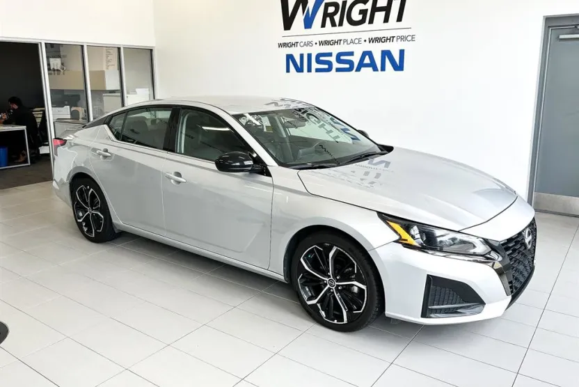 2023 Nissan Altima 2.5 SR photo 1