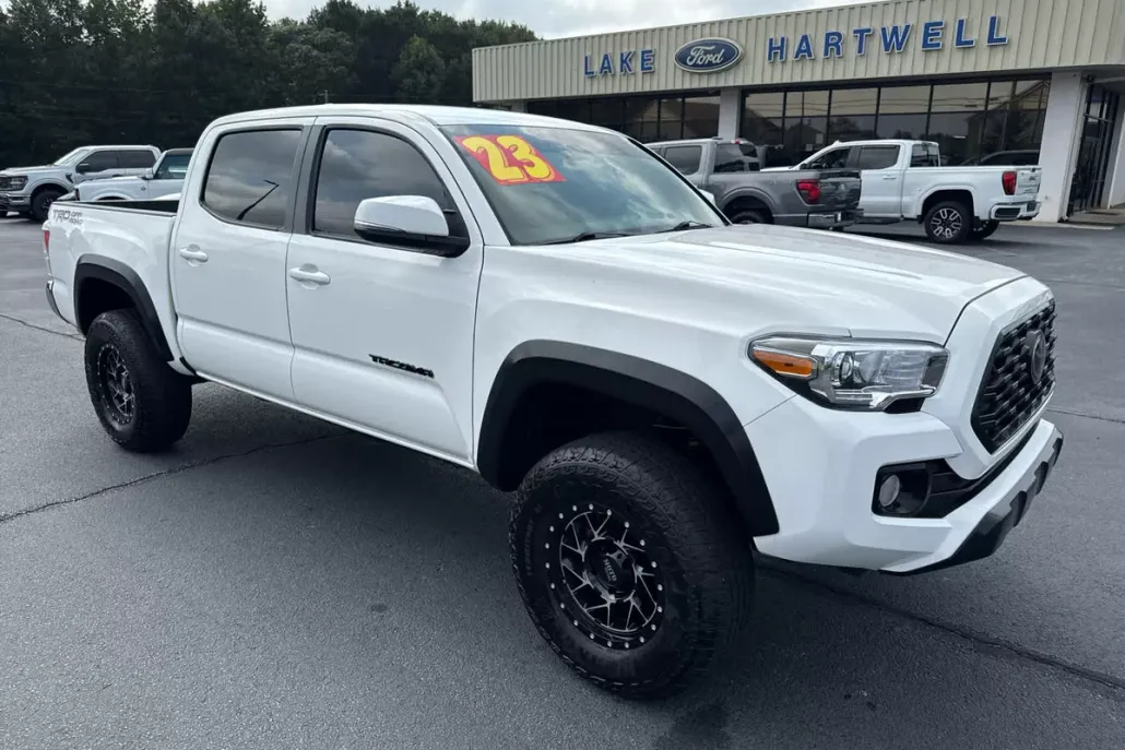 2023 Toyota Tacoma TRD Off-Road V6 photo 1