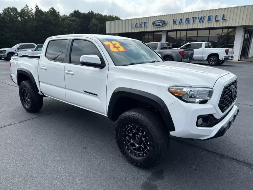 2023 Toyota Tacoma TRD Off-Road V6 photo 1