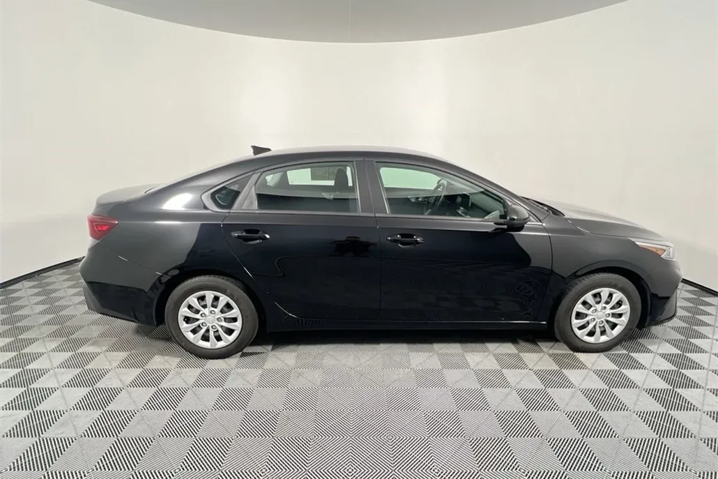 2024 Kia Forte LX photo 1