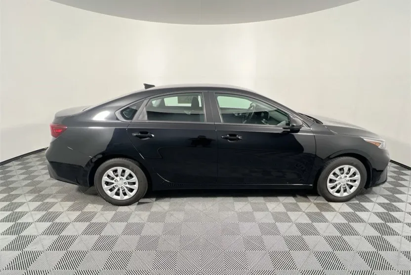 2024 Kia Forte LX photo 1