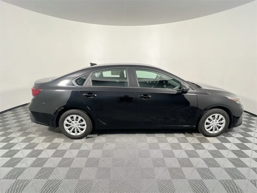 2024 Kia Forte LX photo 1