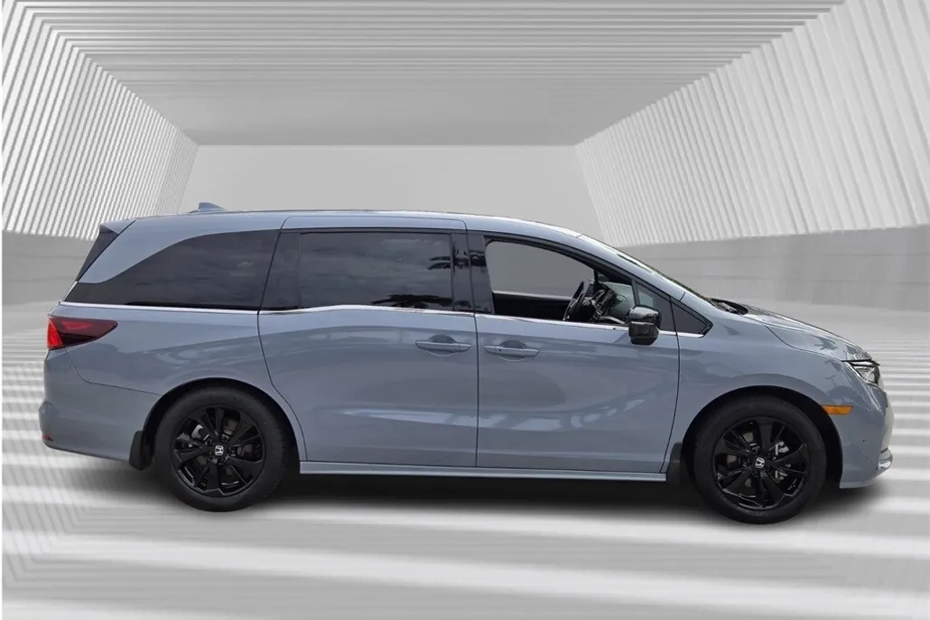 2023 Honda Odyssey Sport photo 1