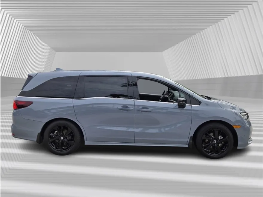 2023 Honda Odyssey Sport photo 1