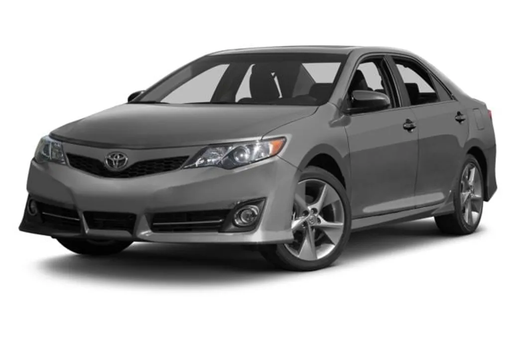 2013 Toyota Camry SE photo 1