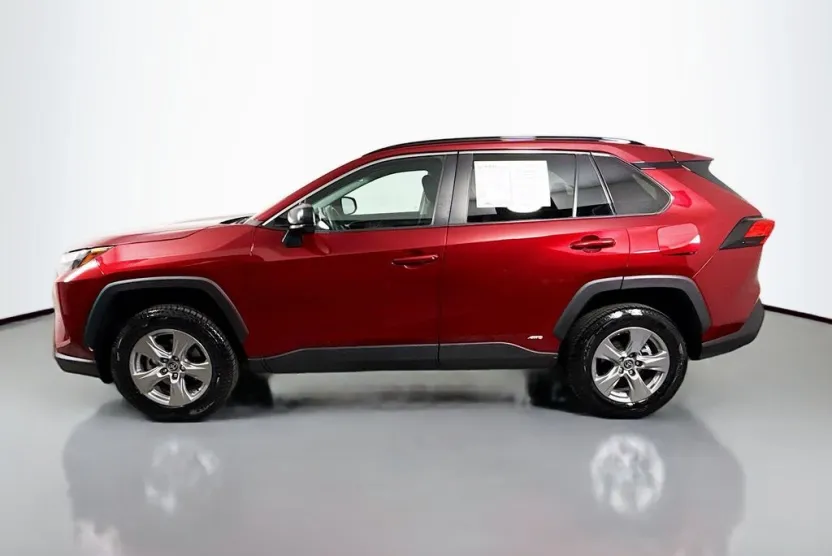 2024 Toyota RAV4 Hybrid LE photo 1