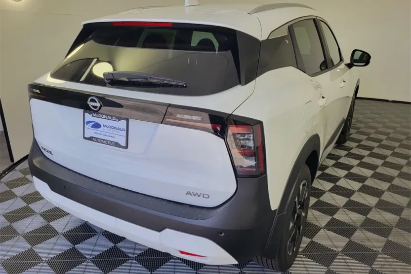 2025 Nissan Kicks SV photo 1