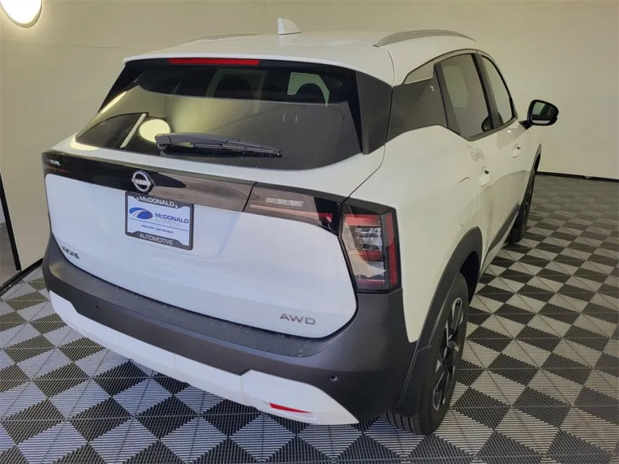 2025 Nissan Kicks SV photo 1