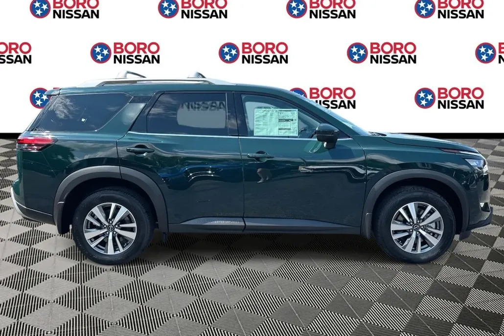 2025 Nissan Pathfinder SL photo 1