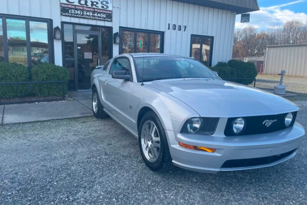 2006 Ford Mustang GT Deluxe photo 1